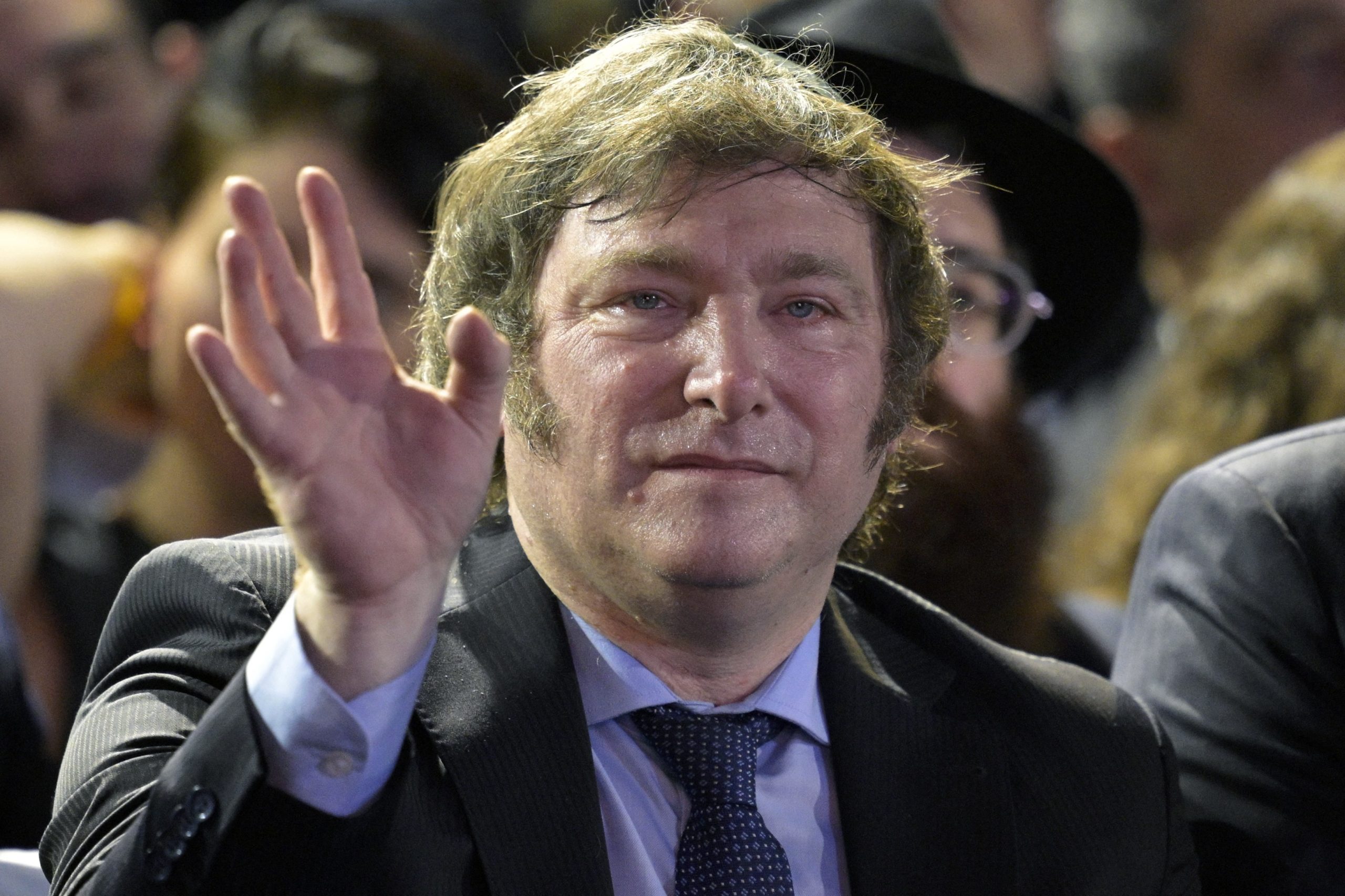 governo-milei-libera-policia-para-usar-armas-para-impedir-fuga-de-suspeito-na-argentina