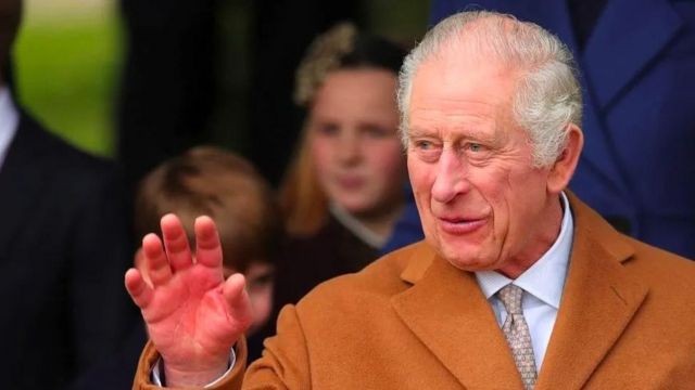 rei-charles-volta-ao-palacio-de-buckingham-apos-inicio-de-tratamento-contra-o-cancer