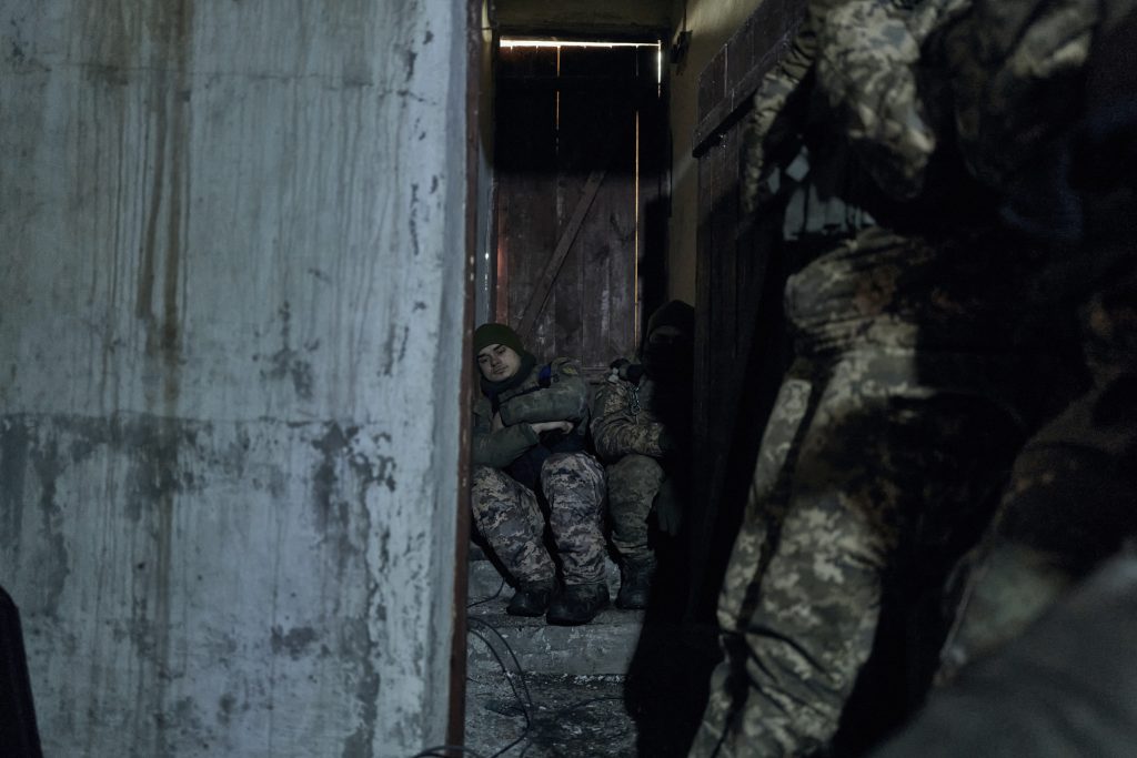 russia-amplia-conquista-em-territorio-chave-da-ucrania,-que-anuncia-retirada-para-‘salvar-vidas’