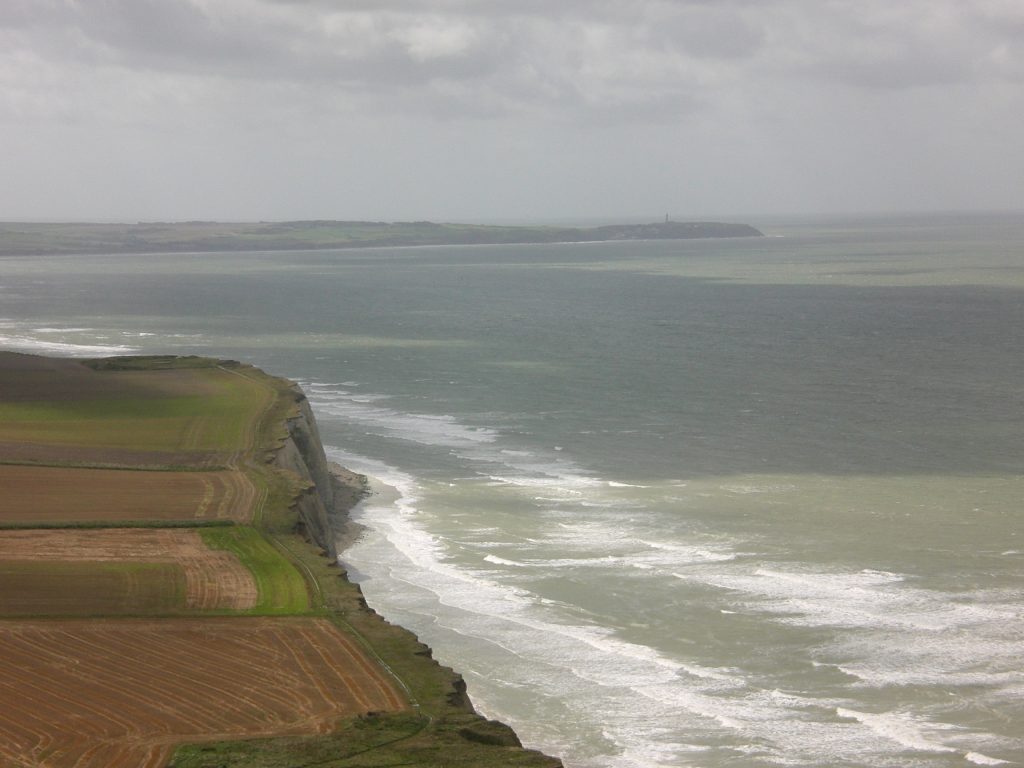 cerca-de-140-migrantes-que-tentavam-chegar-a-inglaterra-sao-resgatados-no-canal-da-mancha